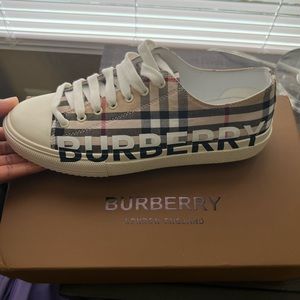 Includes original box, dust bag, and care manual